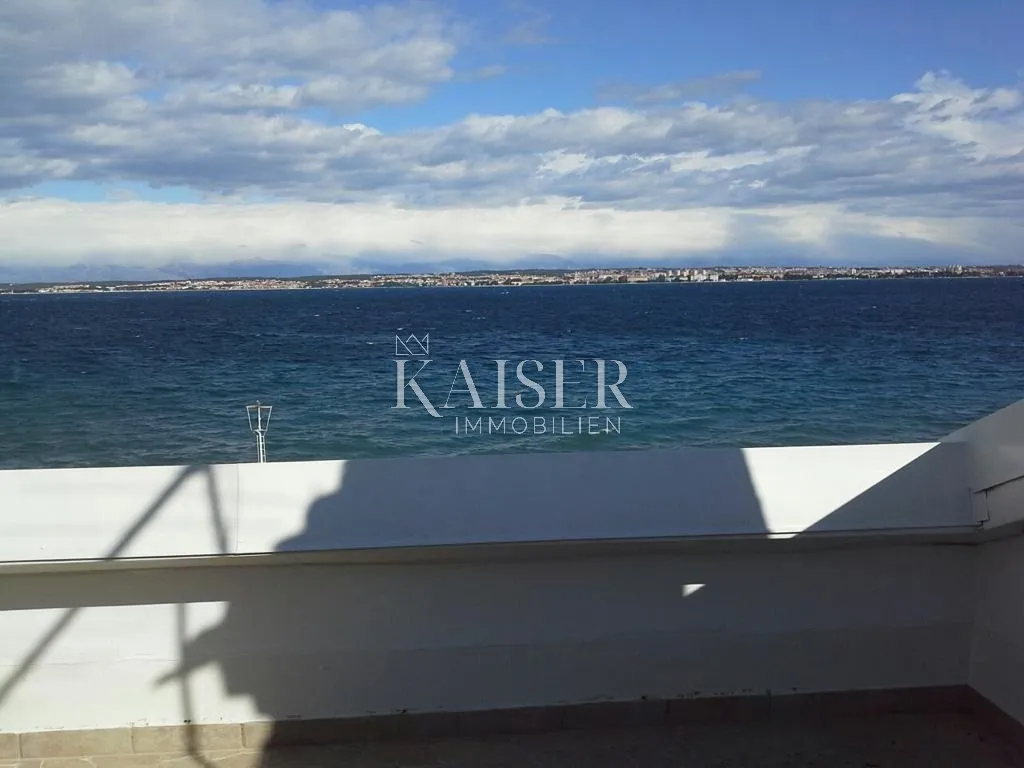 zadar, otok ugljan - dvoetažni stan 233m2, prvi red do mora - slika 2