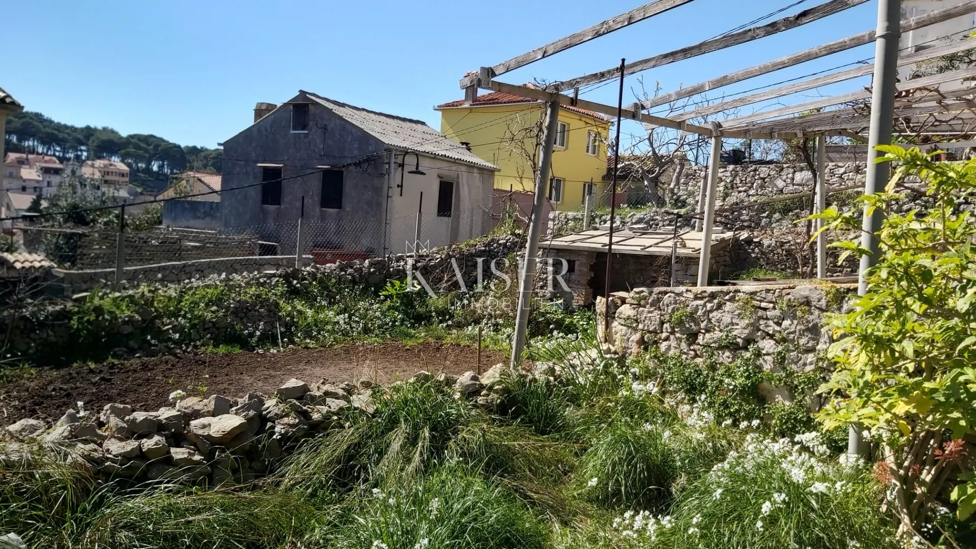 mali lošinj - kamena kuća s pomoćnim objektom i dvorištem - slika 4