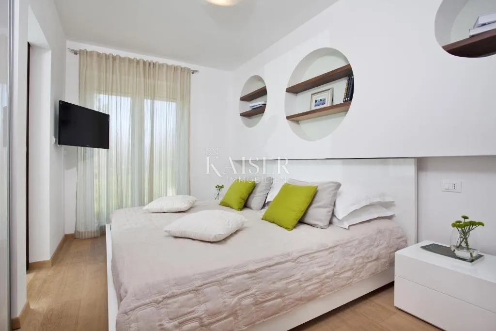 istra, okolica labina - vila s bazenom i okućnicom 4.260 m² - slika 12