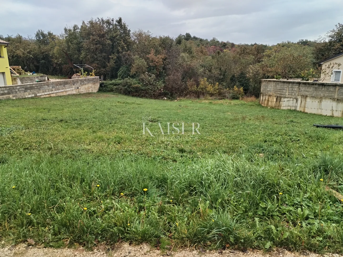 Istra, Buje, Kaštel, građevinsko zemljište 720 m2 - Kaštel, Buje