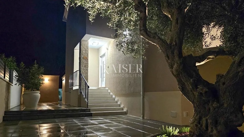 istra,umag,okolica, prekrasna vila sa bazenom i pogledom na more - slika 9