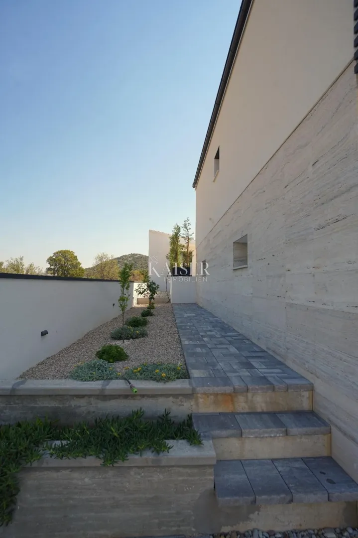 biograd okolica – moderna kuća s bazenom i privatnošću - slika 32