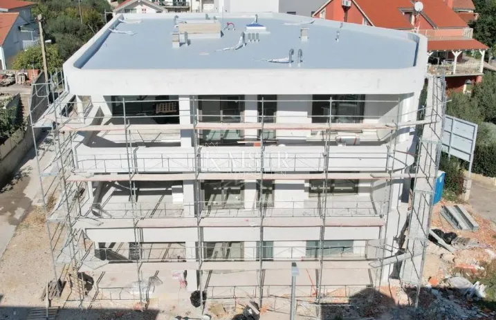vodice, šibenik - luksuzni trosobni stan s pogledom na more, 70 m od plaže - slika 3
