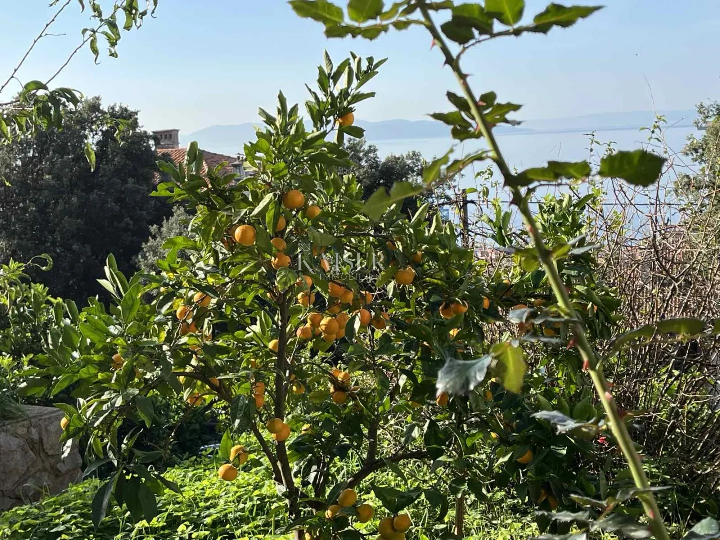 rijeka, trsat - kuća s tri stana, dvije garaže i pogledom - slika 17