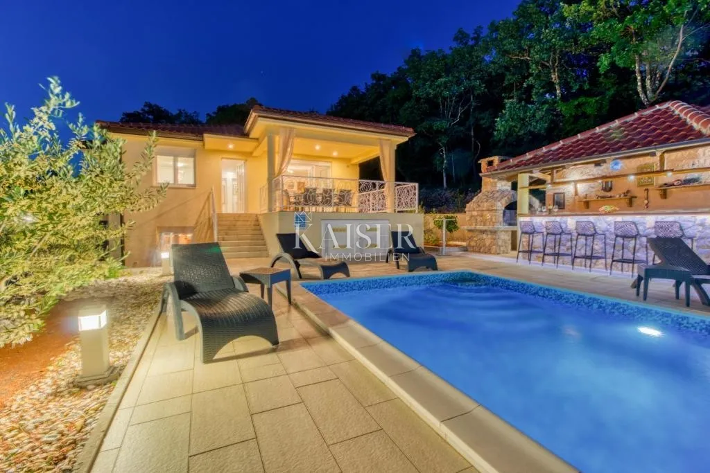 otok krk, omišalj- ekskluzivna kuća 260m2 pogled na more, bazen i privatnost - slika 21