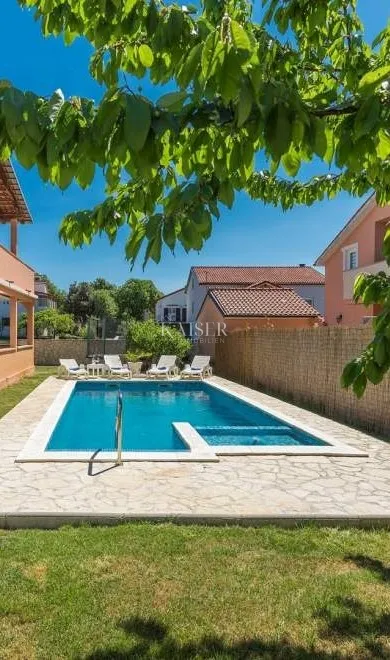 istra, loborika - samostojeća kuća s dva stana i bazenom - slika 5