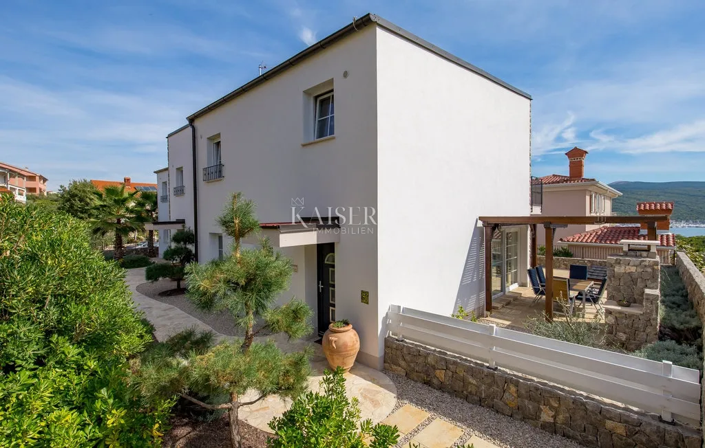 kornić, otok krk- vila 121m2 s pogledom na more i bazenom - slika 26