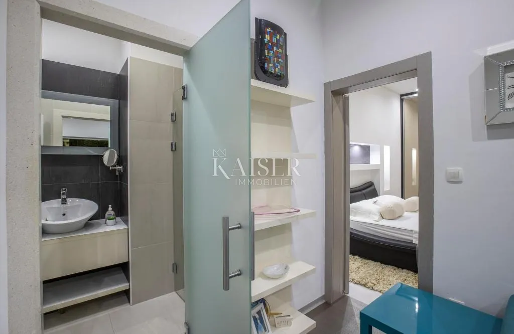 šibenik-rogoznica – luksuzna vila s bazenom, 4 apartmana, tradicionalnom konobom i panoramskim pogledom na more - slika 6