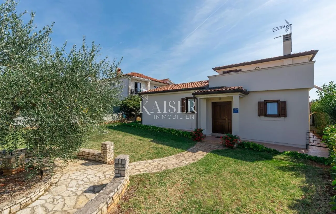 istra, novigrad - vila 131m2, s bazenom i velikom okućnicom, za dugoročni najam - slika 11