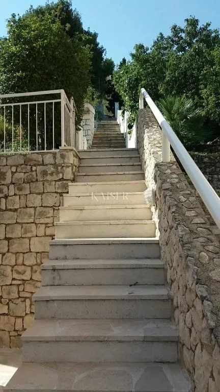 šibenik - kuća prvi red do mora - slika 32