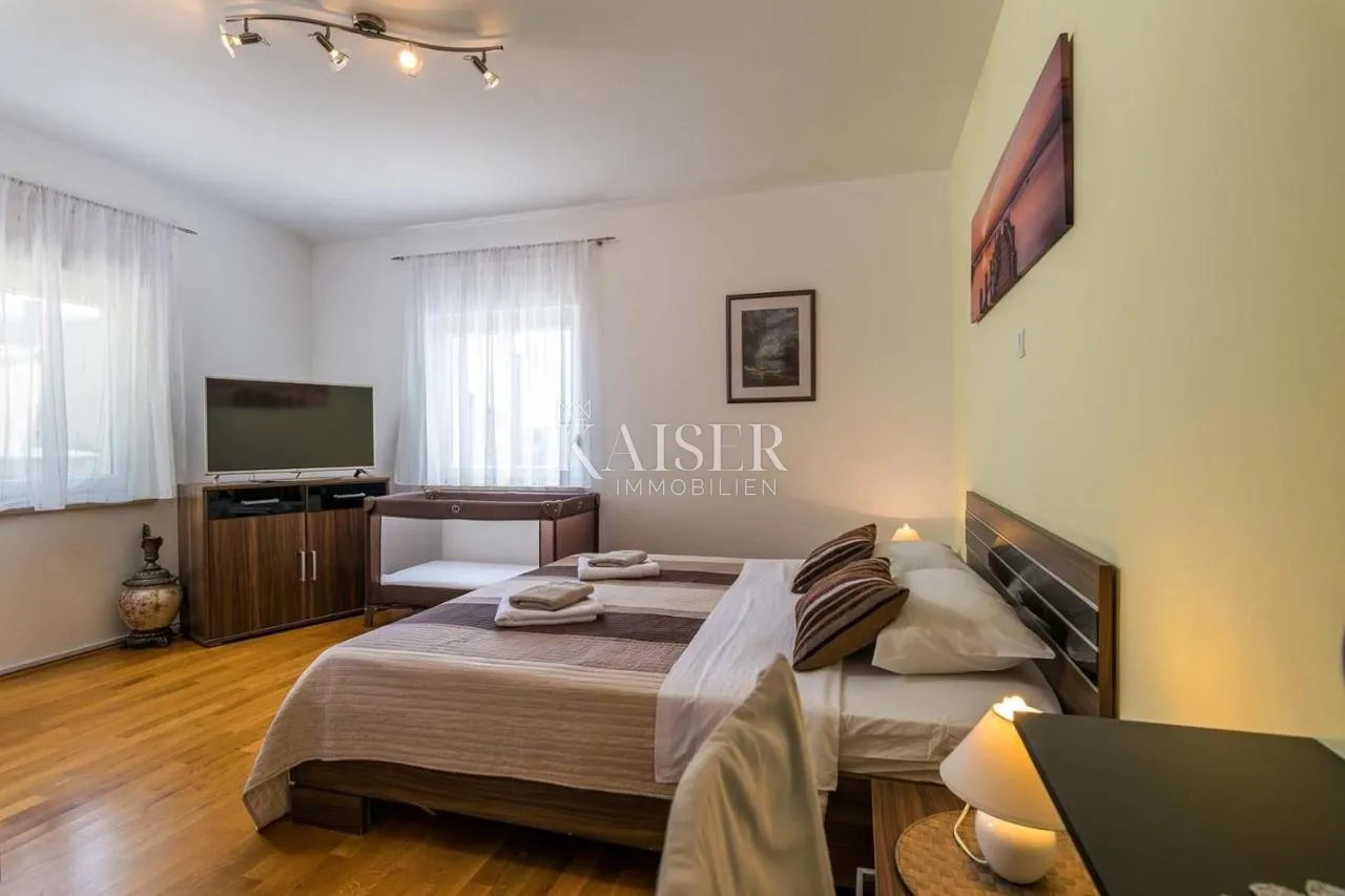 istra, pula- obiteljska kuća 250m² na atraktivnoj lokaciji s bazenom - slika 11