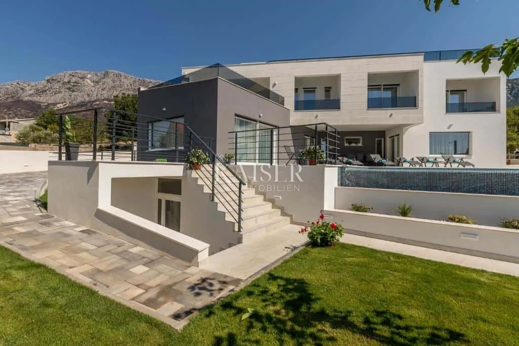 split - luksuzna vila s velikim bazenom - slika 21