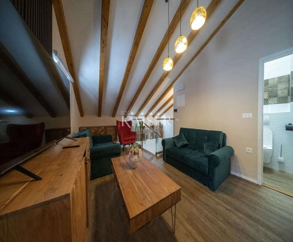 rogoznica - kuća prvi red do mora - slika 28