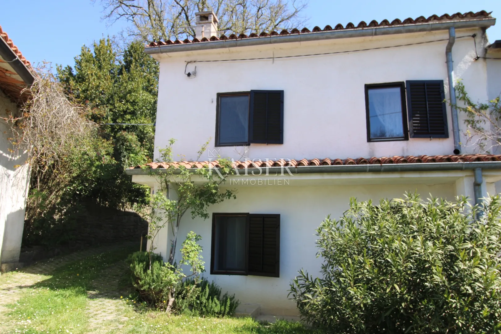 Istra - Buzet, kuća sa imanjem na 20000 m2