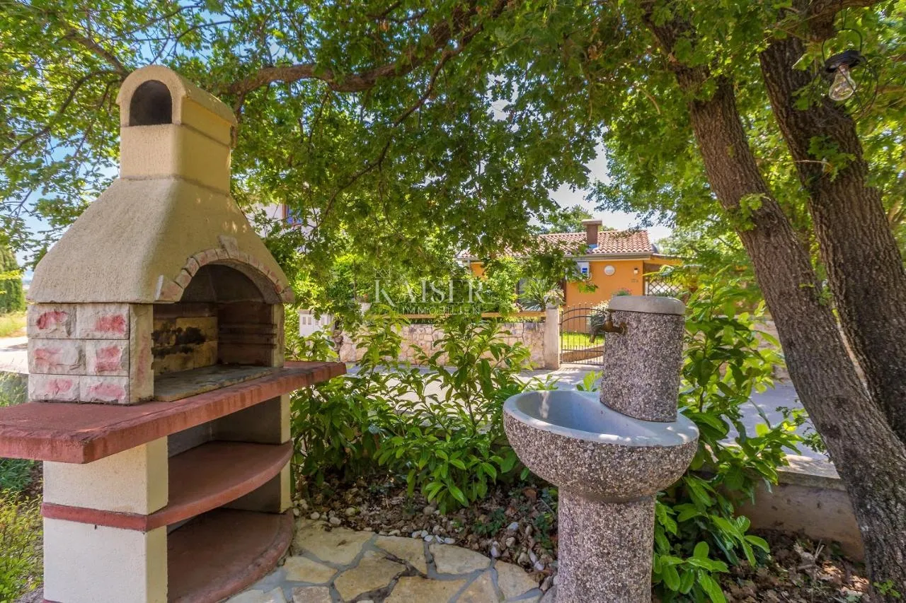malinska, otok krk- apartman 40m2 s uređenom okućnicom - slika 10