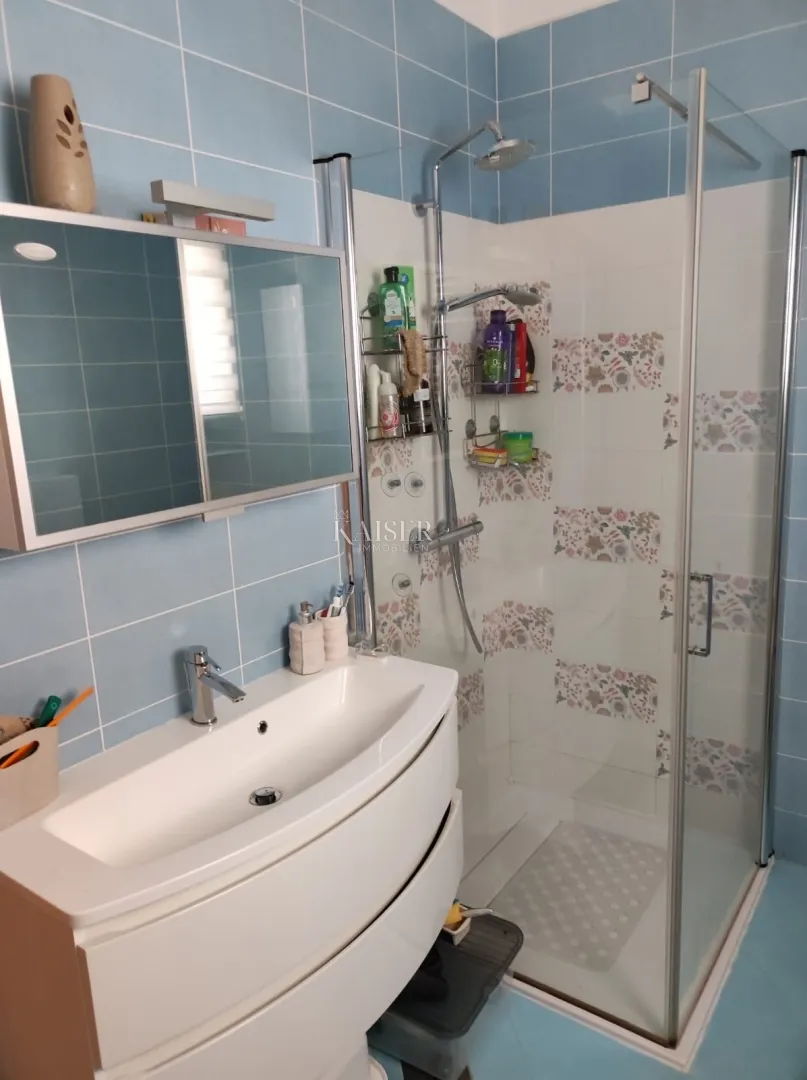 kostrena - stan 3s+db s pogledom i okućnicom - slika 11