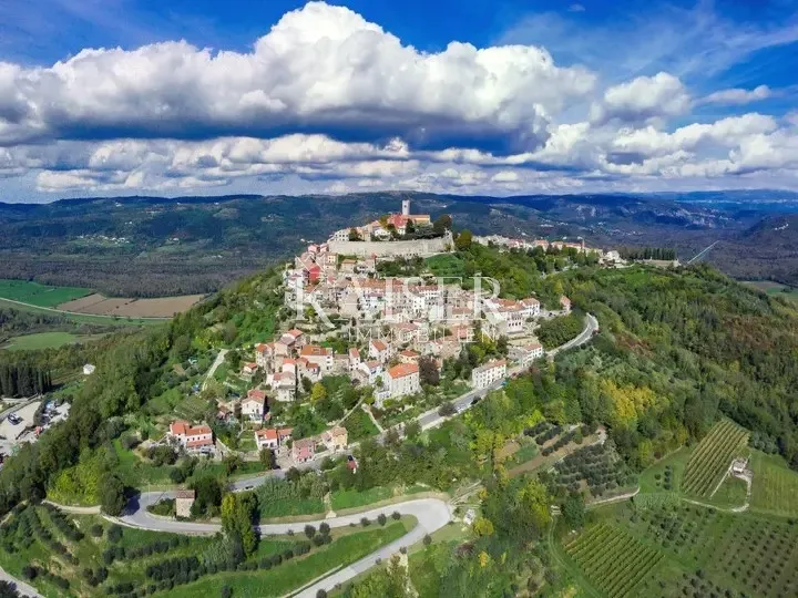 istra - motovun, kuća sa bazenom na 5560 m2 građevinske parcele - slika 32