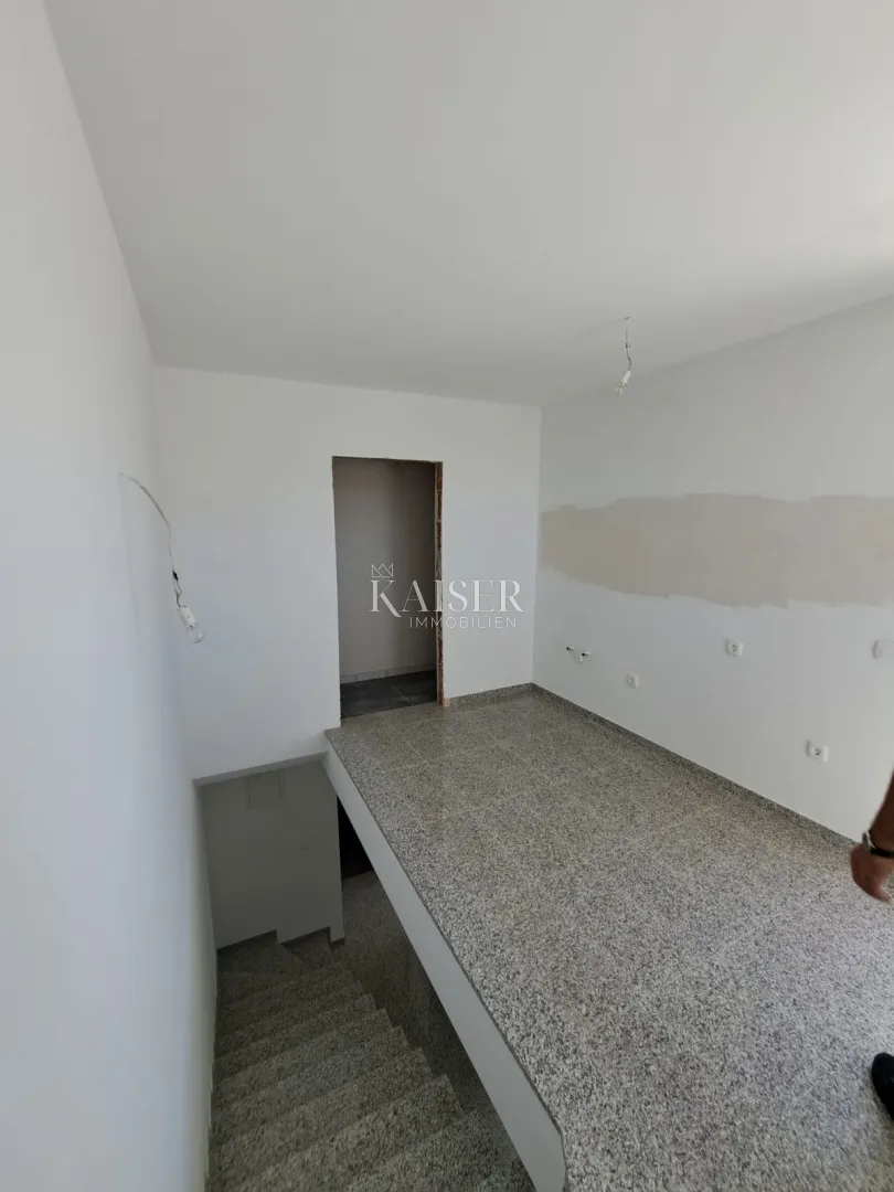 vodice, srima- dvojna kuća s bazenom 250m od mora - slika 11