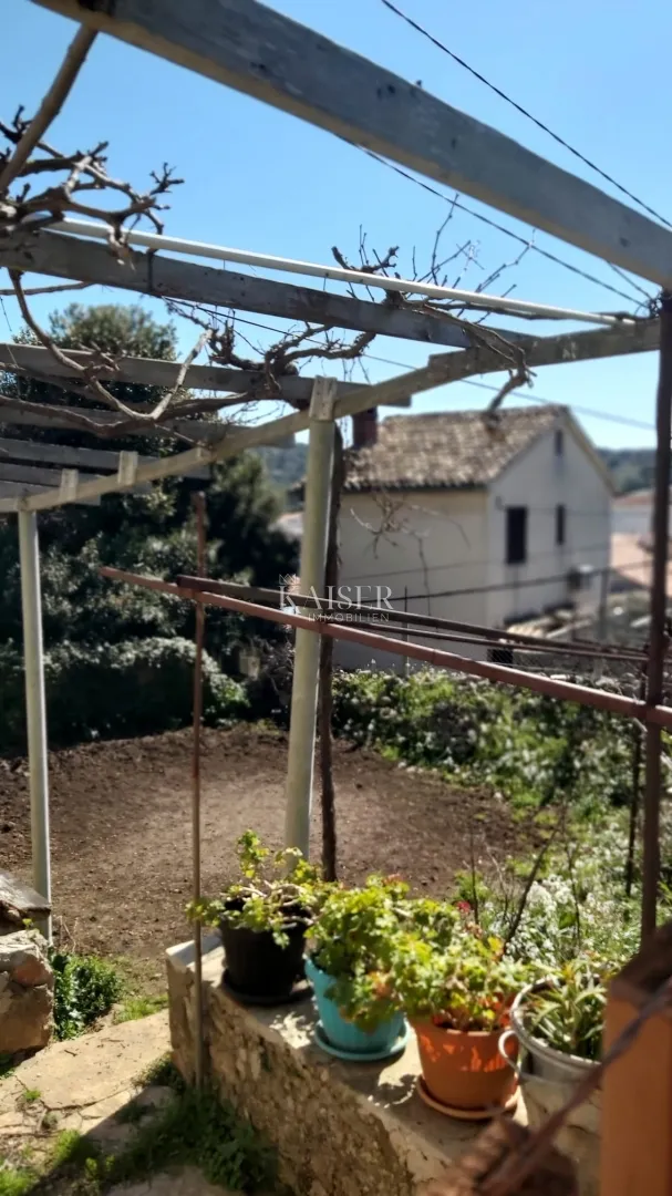 mali lošinj - kamena kuća s pomoćnim objektom i dvorištem - slika 9