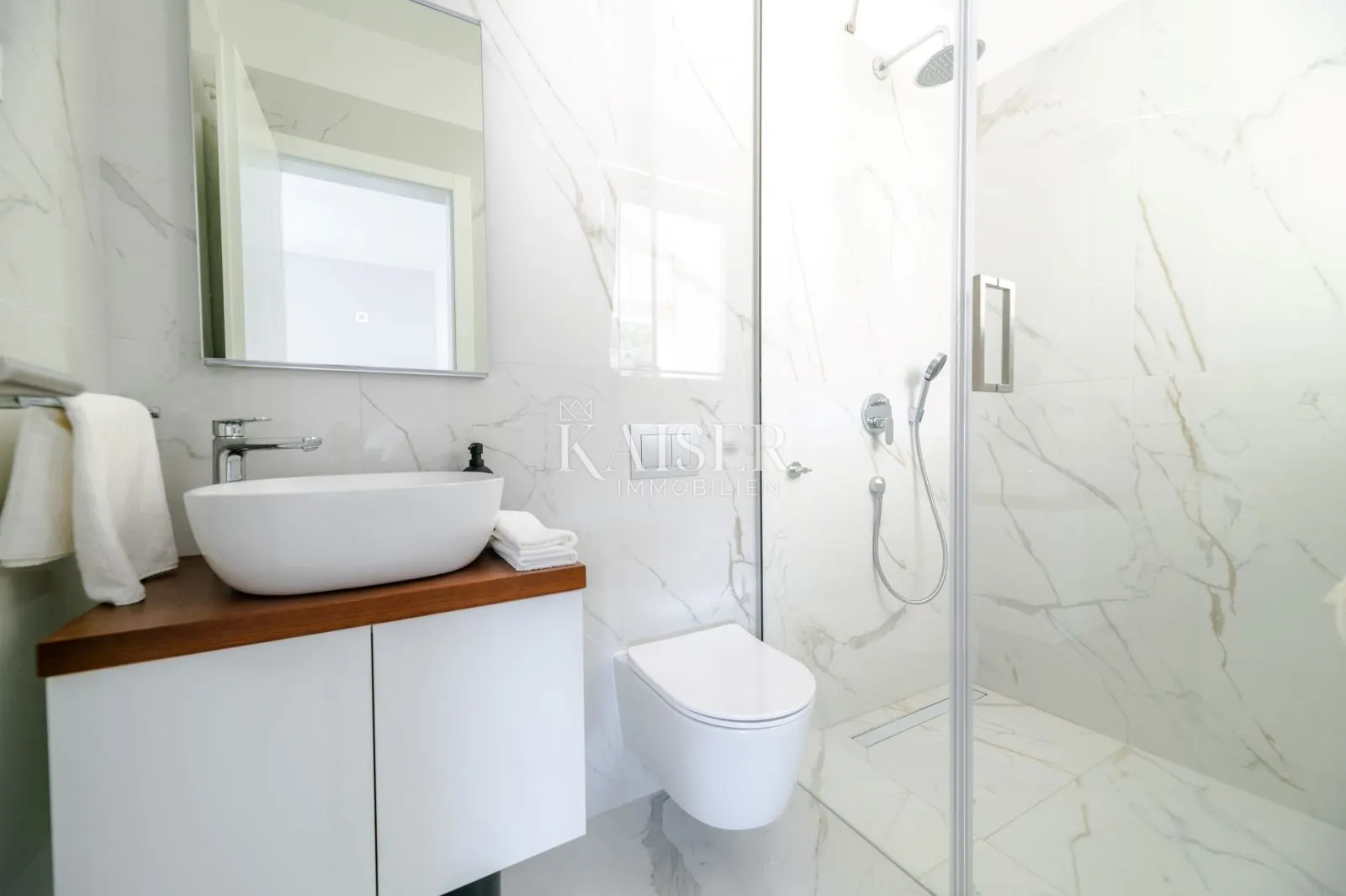 penthouse s očaravajućim pogledom na more i planine - slika 12