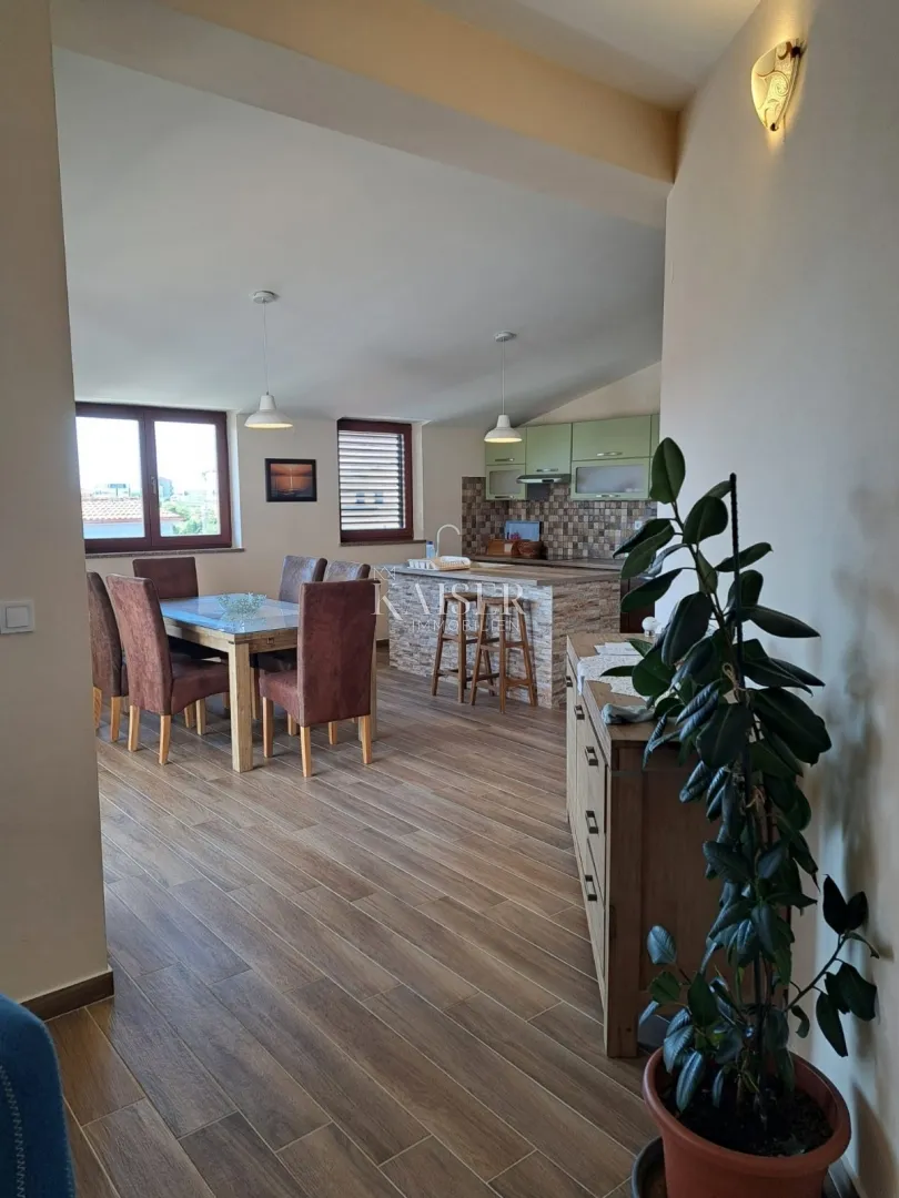 istra, medulin- apartmanska kuća 430m2 samo 200m od mora - slika 17