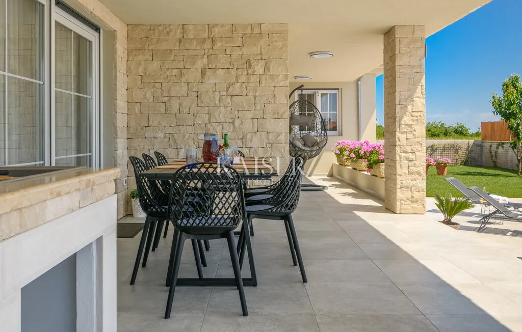 istra, loborika- moderna prizemnica 150m2 s bazenom - slika 22