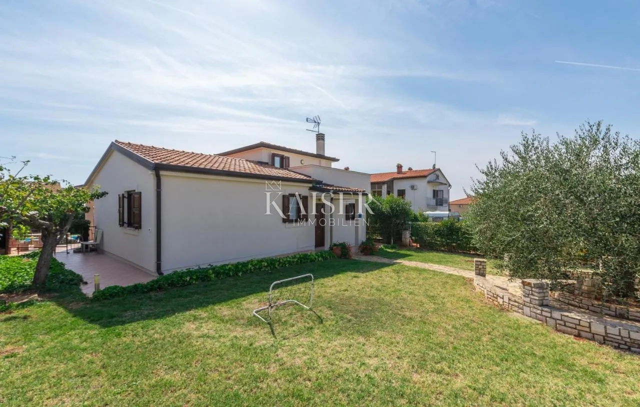 istra, novigrad - vila 131m2, s bazenom i velikom okućnicom, za dugoročni najam - slika 12