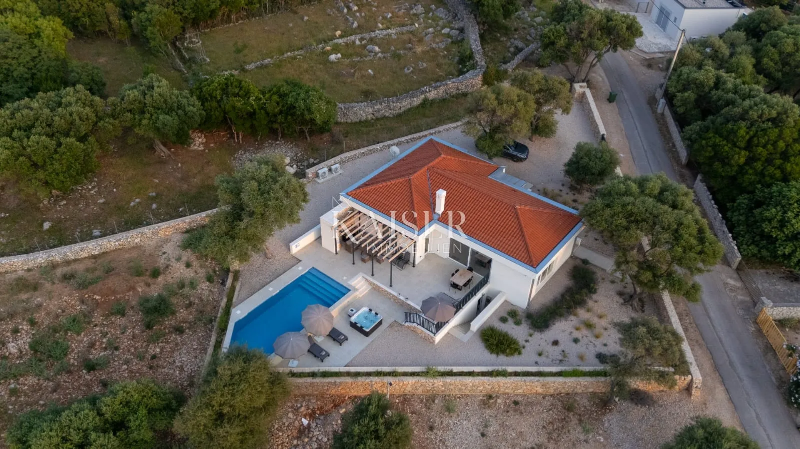 moderna prizemnica s bazenom i pogledom na more – lun, otok pag - slika 2