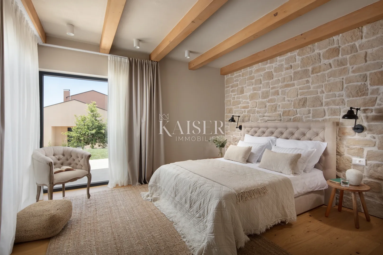 istra, tinjan - spektakularna dizajnerska vila s bazenom - slika 24