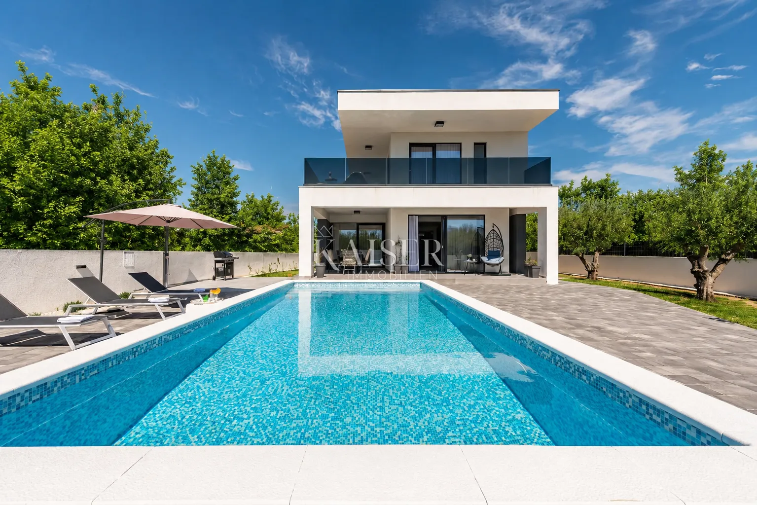 Zadar, Privlaka - luksuzna moderna vila s grijanim bazenom, svega nekoliko minuta od mora