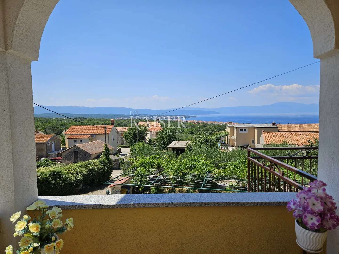 otok krk, malinska - kuća sa 4 apartmana - slika 2