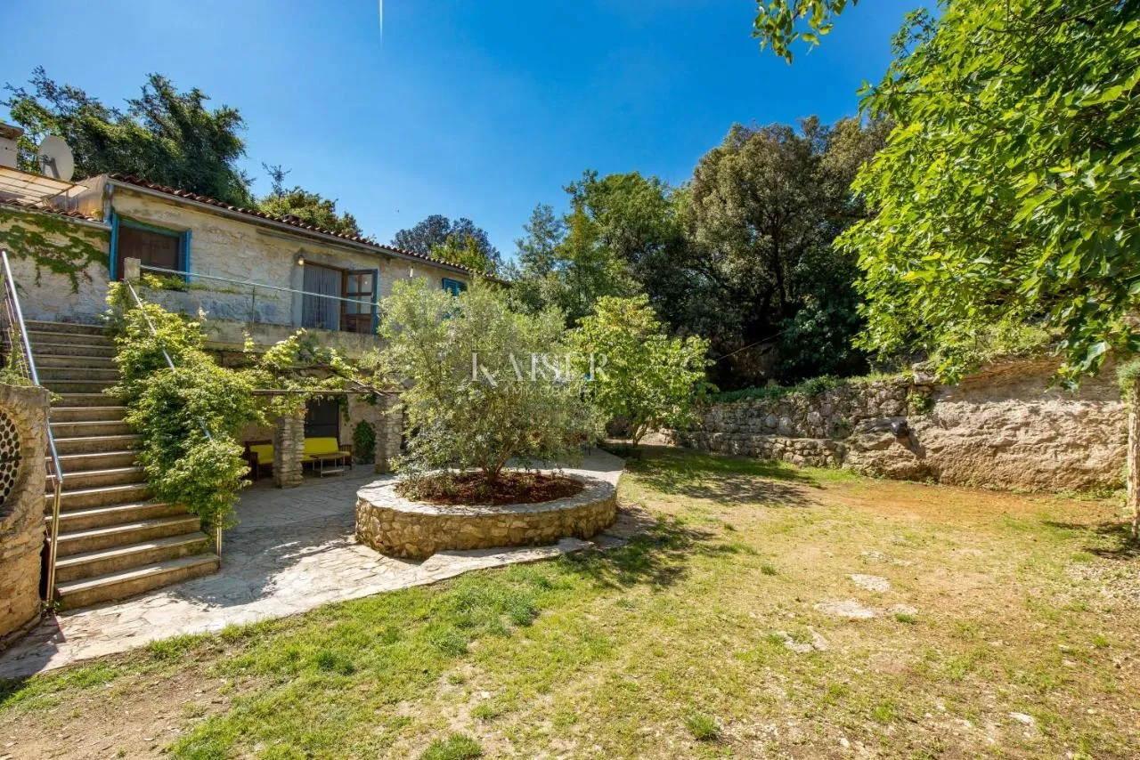 pula, istra- jedinstvena vila 258m2 s okućnicom 2459m2 - slika 26