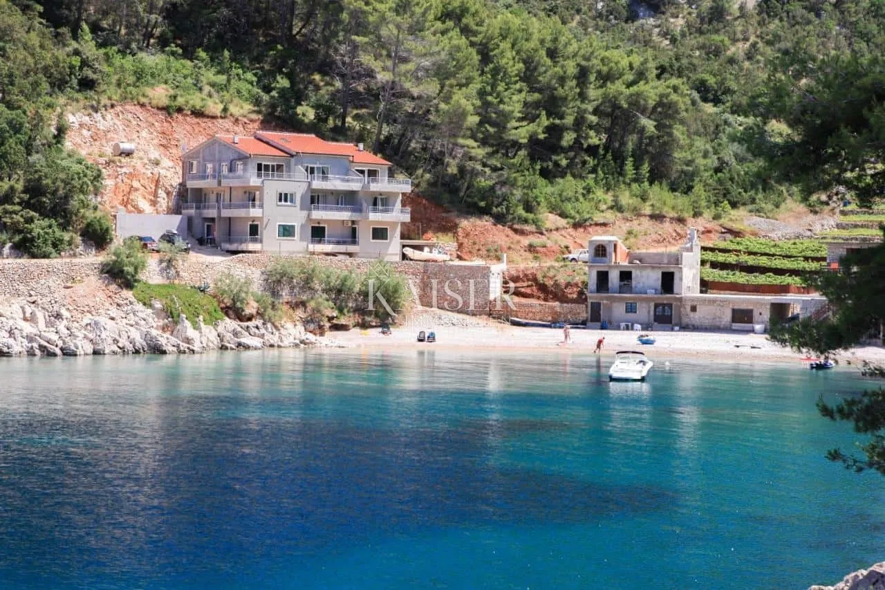 Otok Hvar - tradicionalna kuća uz more