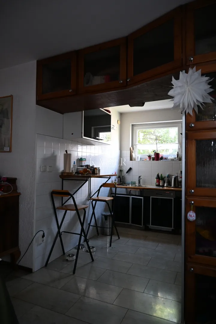 crikvenica - trosoban stan sa velikom okućnicom - slika 12