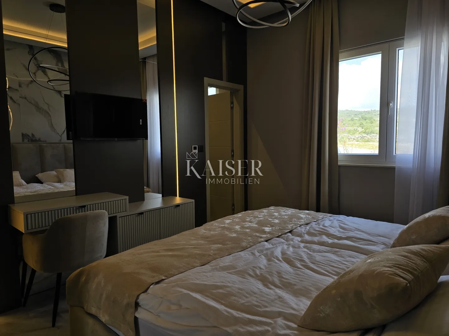rogoznica- lukszuzna vila sa bazenom i teniskim terenom na 20000m2 - slika 78