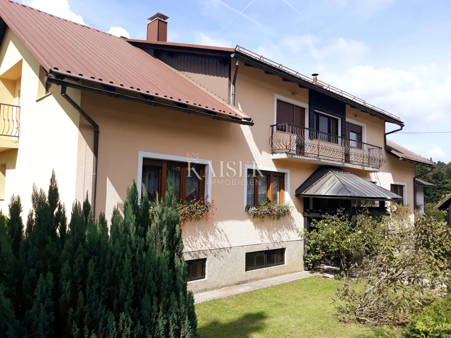 Delnice - kuća sa pet stanova, IDEALNA PRILIKA ZA INVESTITORE