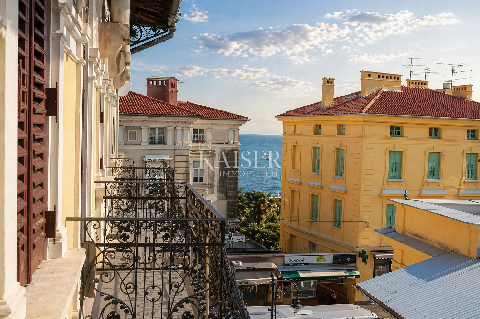 opatija centar – prostran stan s 4 sobe, 3 balkona i parkingom, 70 m od mora - slika 3