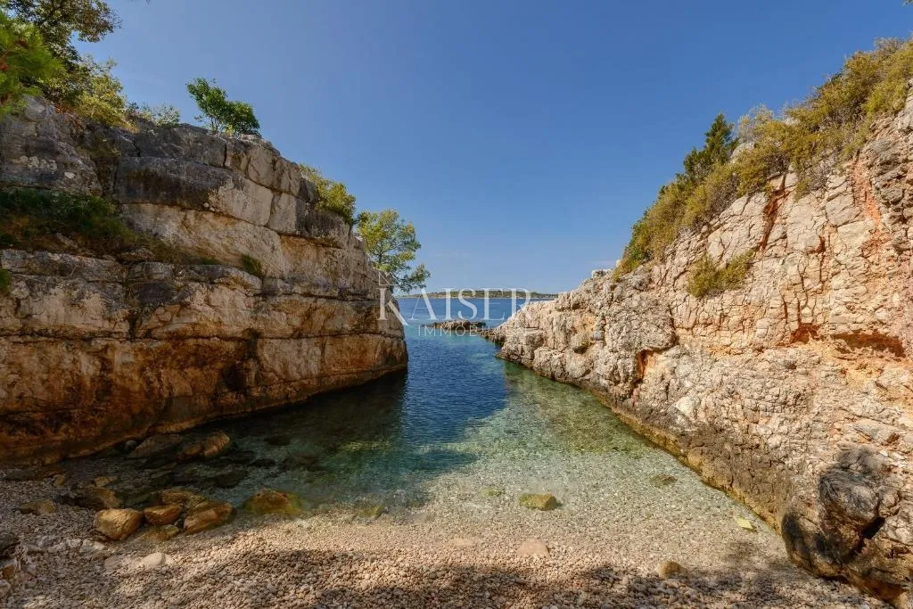split, drvenik - luksuzna kamena vila, 8700 m2, prvi red do mora - slika 4