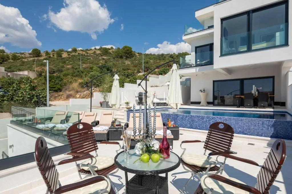 šibenik-rogoznica – moderna luksuzna vila s panoramskim pogledom na more i infinity bazenom - slika 3