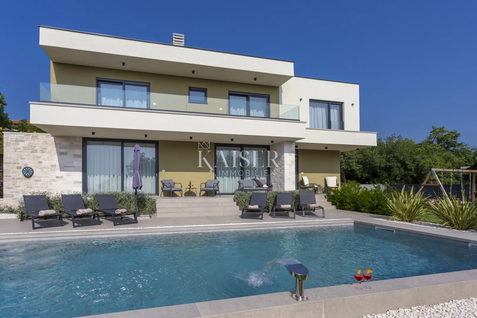 Istra, Svetvinčenat - moderna vila s bazenom