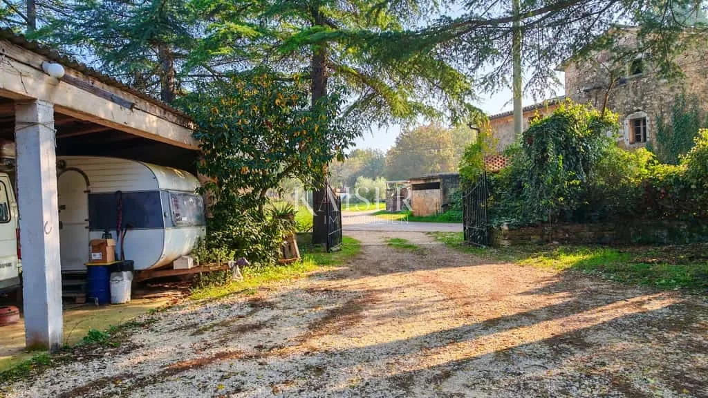 istra,poreč- kuća 200m2 s građevinskom parcelom 2600m2 - slika 10