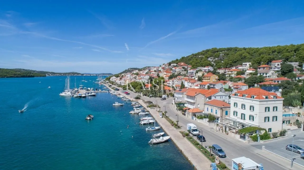 Šibenik - hotel prvi red do mora