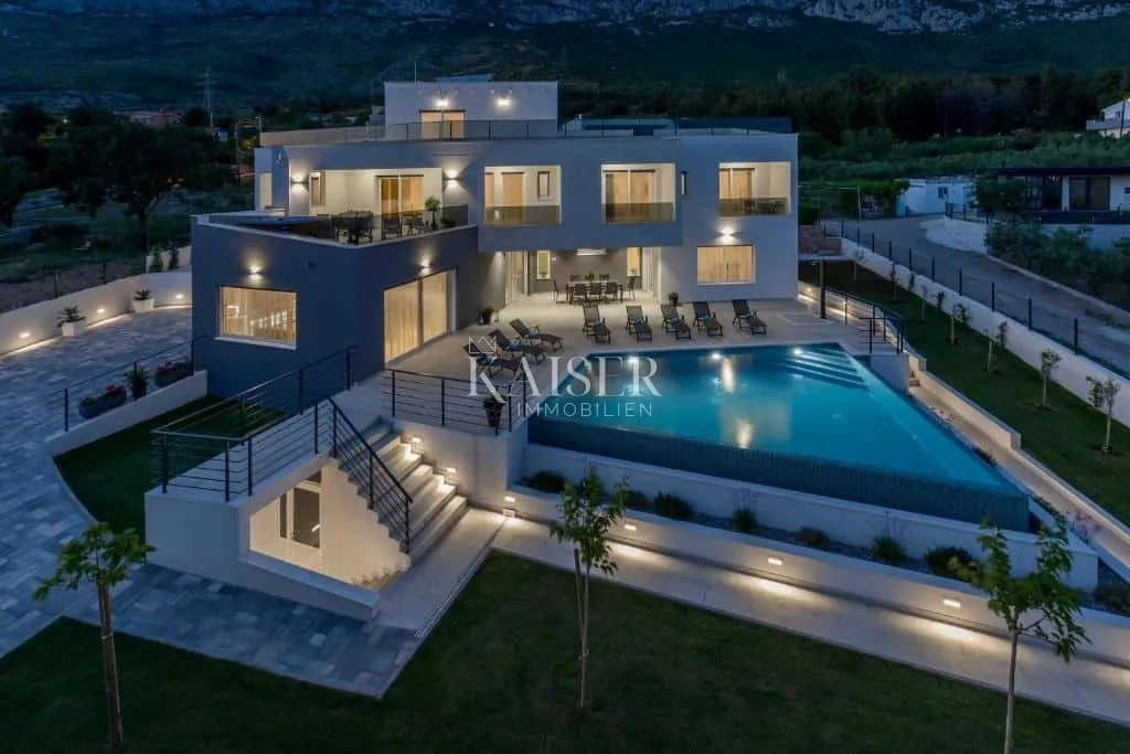 Split - luksuzna vila s velikim bazenom