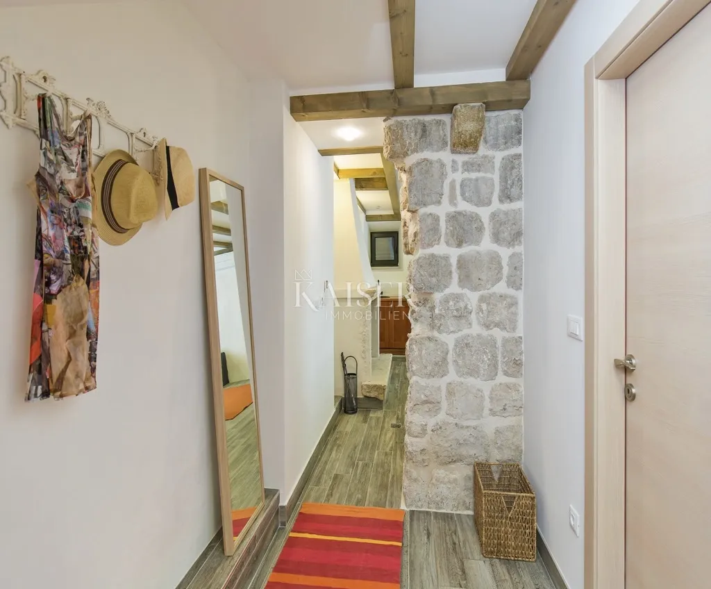 otok šipan - kamena kuća uz more - slika 22