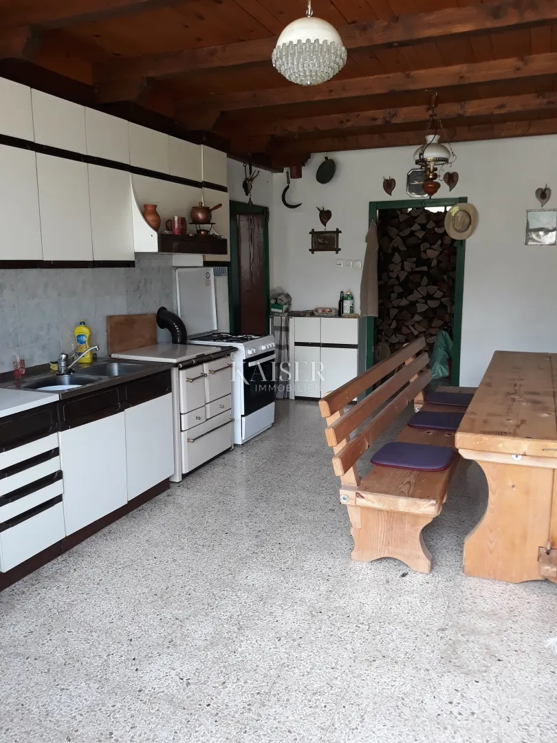 delnice - kuća sa pet stanova, idealna prilika za investitore - slika 17