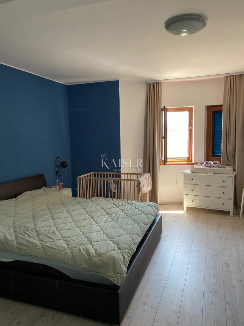 šibenik, brodarica - vila s bazenom i pogledom na more - slika 25