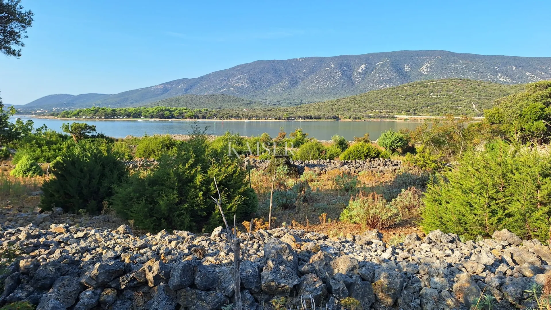 Cres, Osor – Zemljište 7.000 m2 uz more s ruševinom - Osor, Mali Lošinj