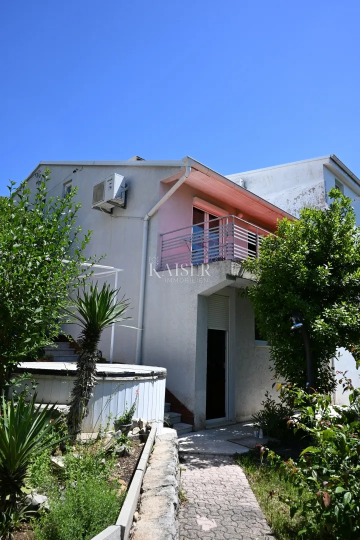 crikvenica - trosoban stan sa velikom okućnicom - slika 71