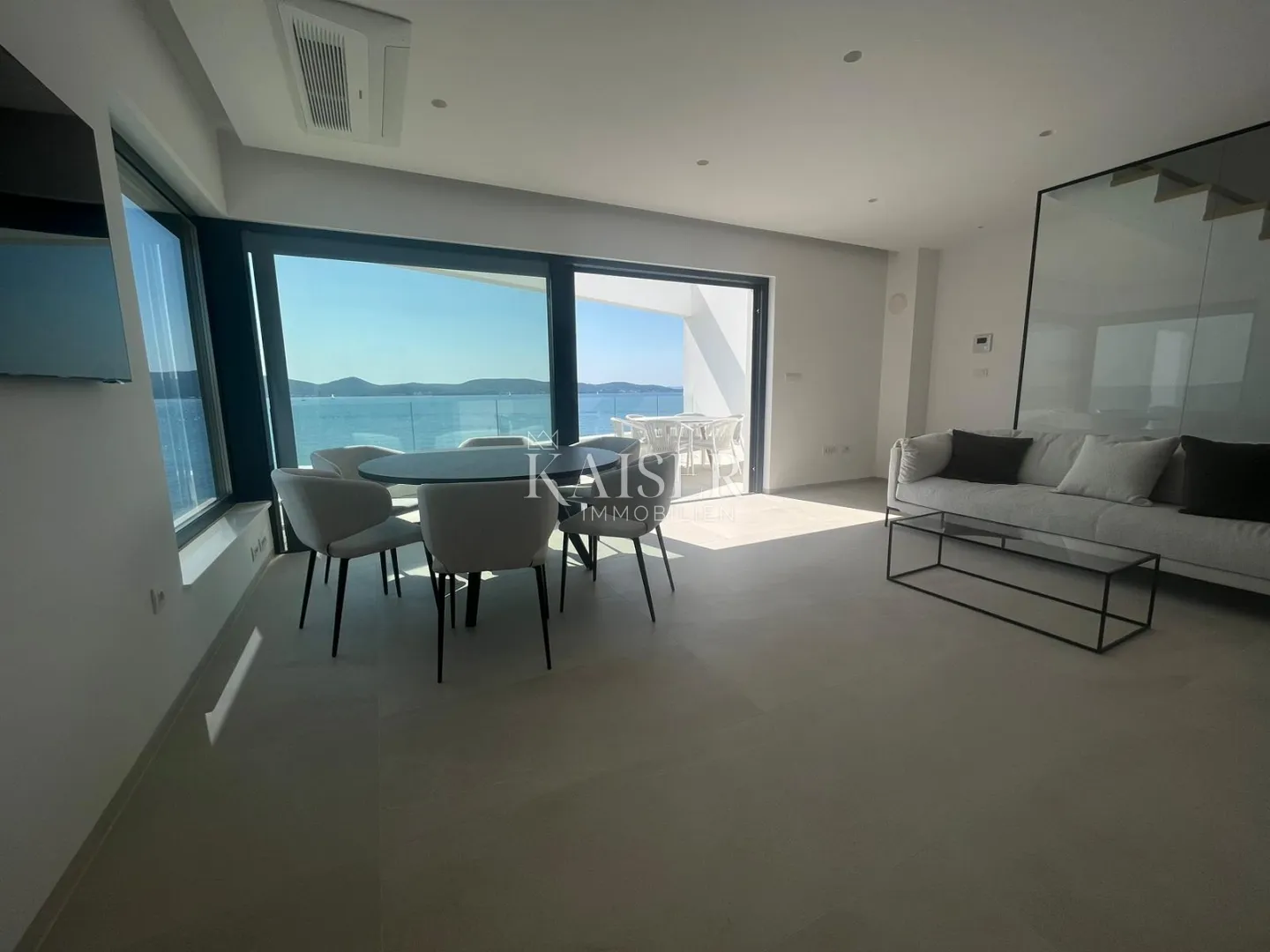zadar, sukošan - luksuzan dvoetažni stan 218 m2, prvi red do mora - slika 14
