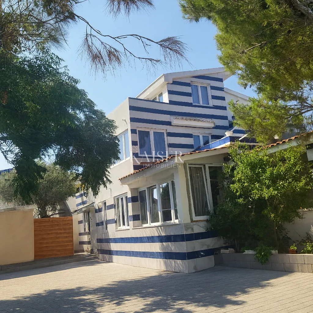 vir | kuća s 6 apartmanskih jedinica i garažom – 200 m od mora - slika 2
